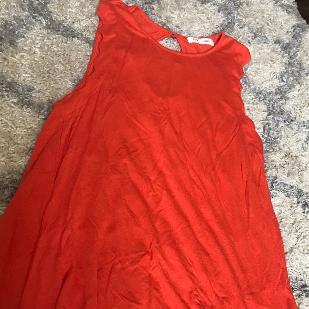 Scalloped tank